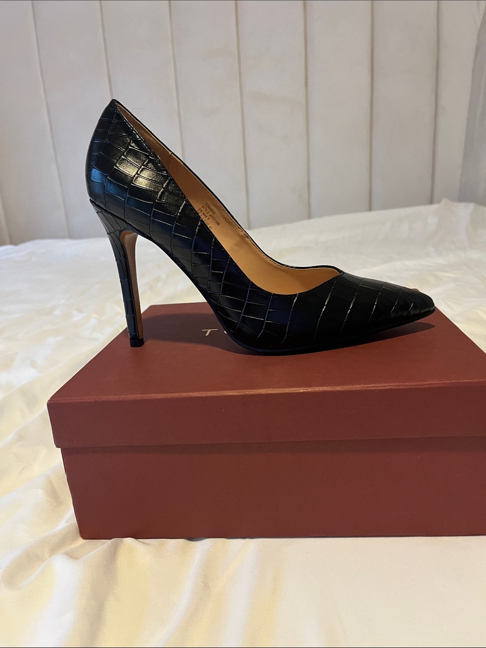 Croc-Embossed Black Pointed Stiletto Pump
